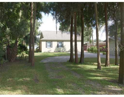 18617 Lakeshore Dr., Lutz, FL 33549