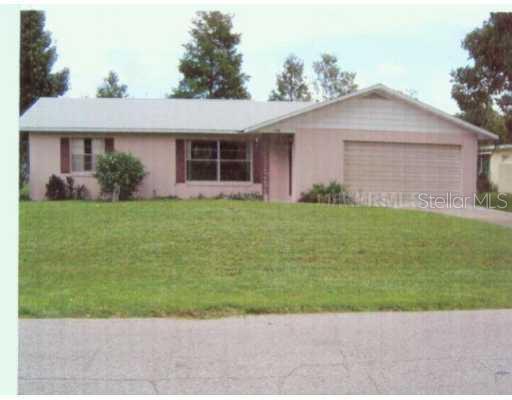 27736 Lois Dr., Tavares, FL 32778