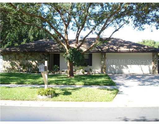 17648 Meadowbridge Dr., Lutz, FL 33549