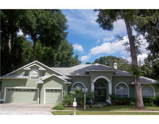 2227 Valrico Forest Dr., Valrico, FL 33594