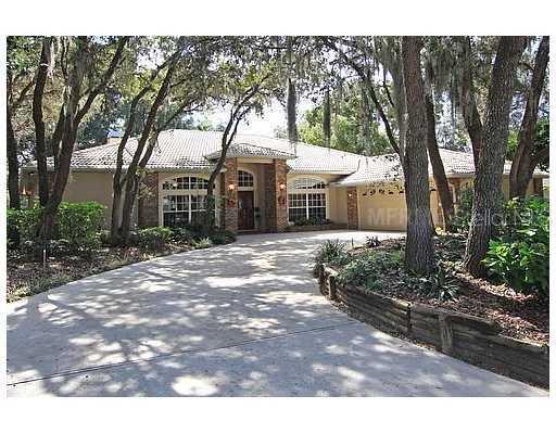 8814 Whispering Oaks Tr., New Port Richey, FL 34654