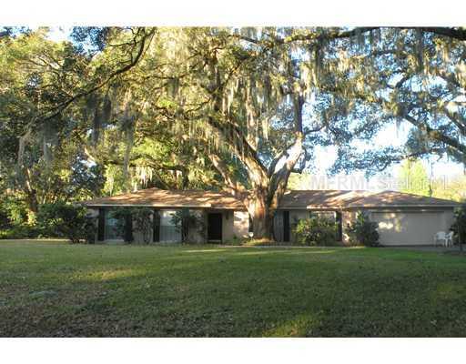 1102 Meadowcrest Dr., Valrico, FL 33594
