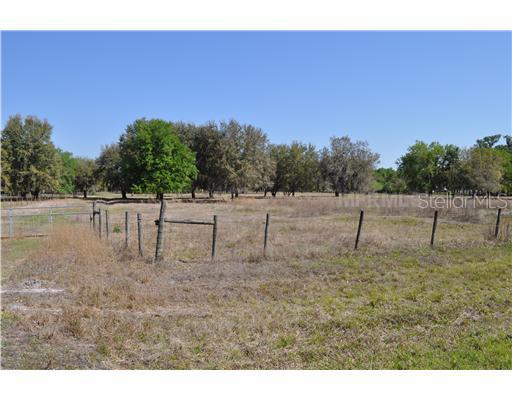 5620 Kelly Rd, Plant City, FL 33565