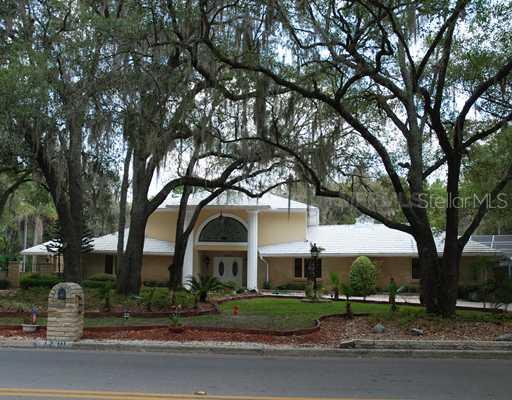 1239 N Riverhills Dr., Temple Terrace, FL 33617