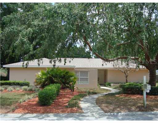 523 Terrace Hill Dr., Temple Terrace, FL 33617