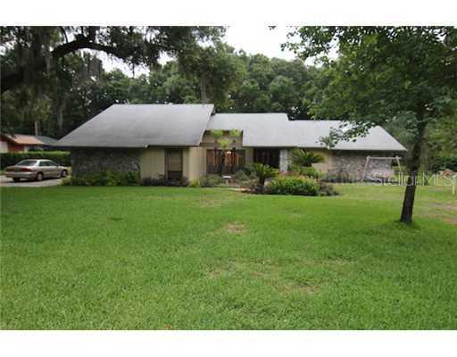 17505 Mallard Ct., Lutz, FL 33559