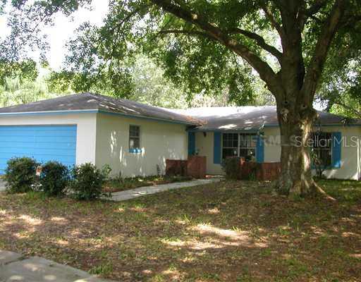 2212 Lauren Cir., Brandon, FL 33510