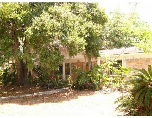 701 Village Pl., Brandon, FL 33511
