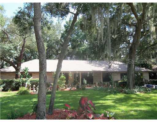 106 Wild Oak Dr., Brandon, FL 33511