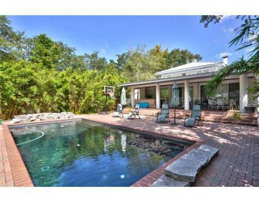 3200 W Hawthorne Rd., Tampa, FL 33611