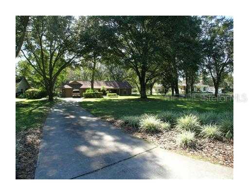 2503 Rustic Oaks Dr., Lutz, FL 33559