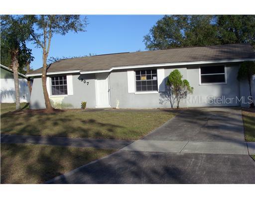 907 Kirkcaldy Way, Valrico, FL 33594