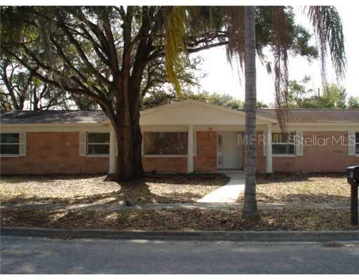 701 Village Pl., Brandon, FL 33511