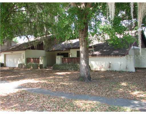 906 Winchester Ln., Valrico, FL 33594