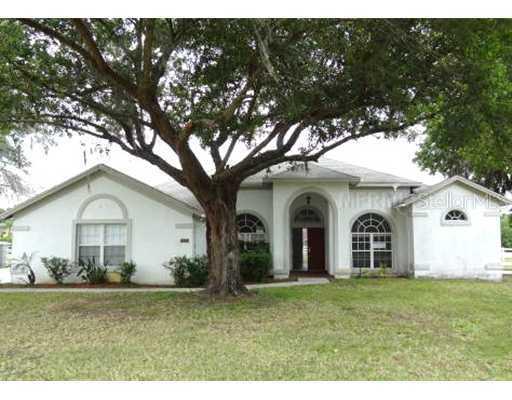 908 Lake Thomas Ln., Lutz, FL 33548