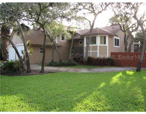 814 Riverside Dr., Tarpon Springs, FL 34689