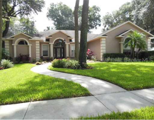 2201 Valrico Forest Dr., Valrico, FL 33594