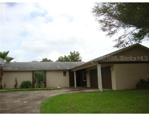 1016 Brandon Lakes Ave., Valrico, FL 33594