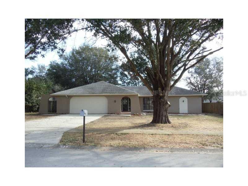 803 Rollingwood Ln., Valrico, FL 33594