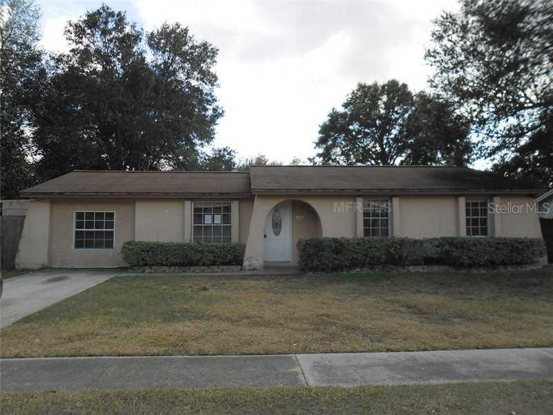 2217 Selkirk St., Valrico, FL 33594