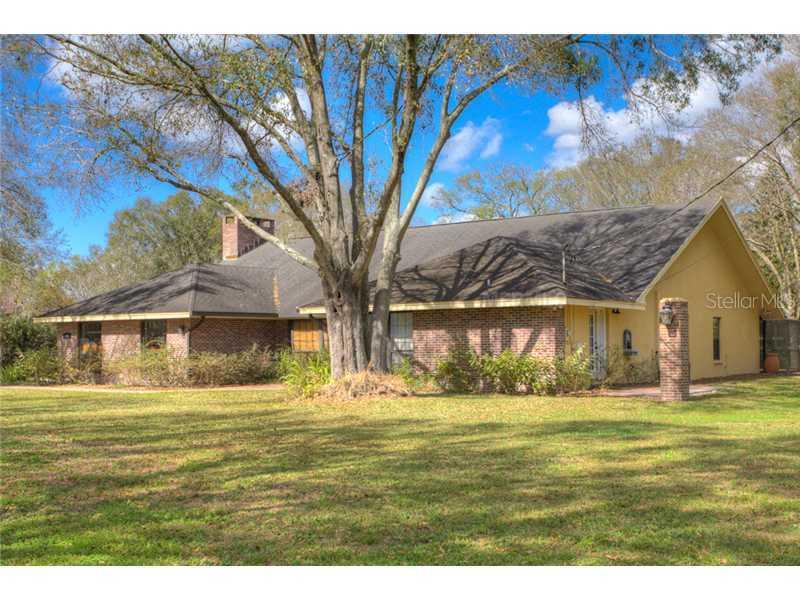 925 Briggett Ln., Lutz, FL 33548