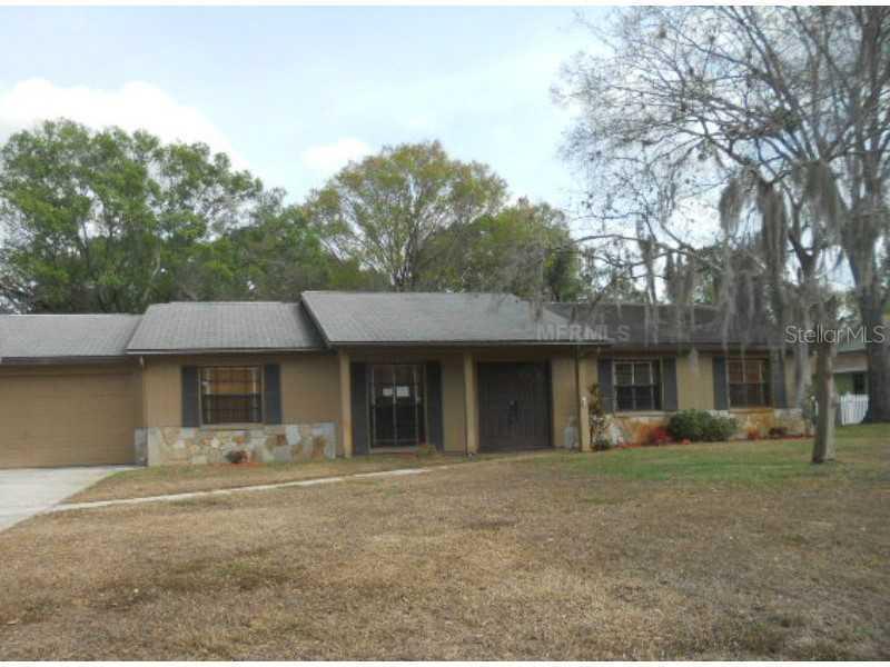 17305 Lynndan Dr., Lutz, FL 33548