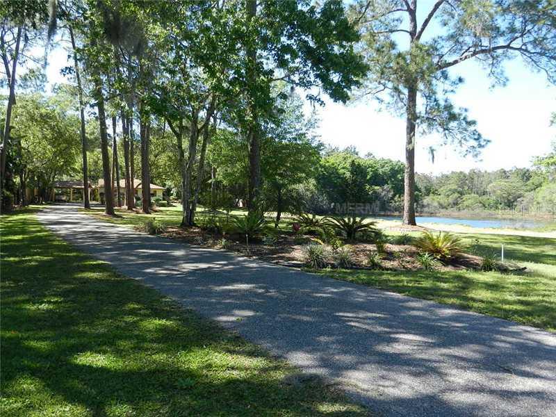 18810 Merry Ln., Lutz, FL 33548