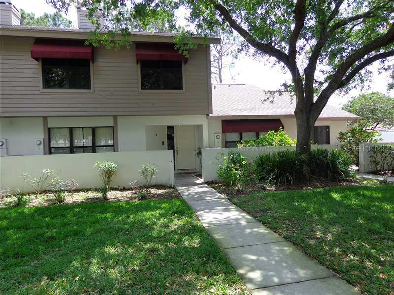 705 Oak Park Pl., Brandon, FL 33511