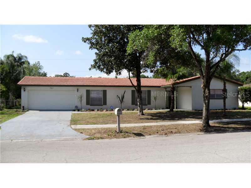 707 Village Pl., Brandon, FL 33511