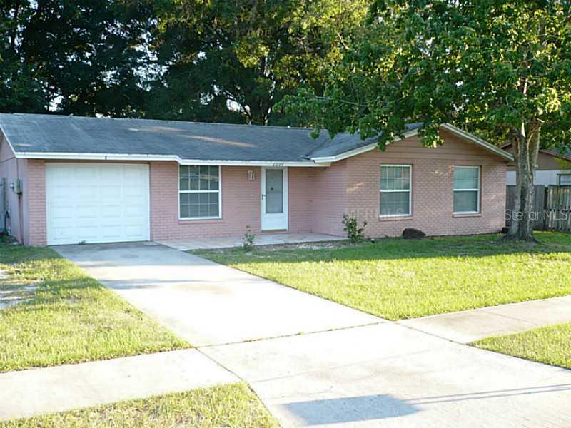 2209 Selkirk St., Valrico, FL 33594
