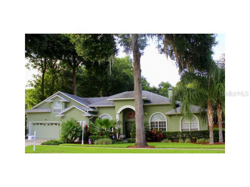 2227 Valrico Forest Dr., Valrico, FL 33594