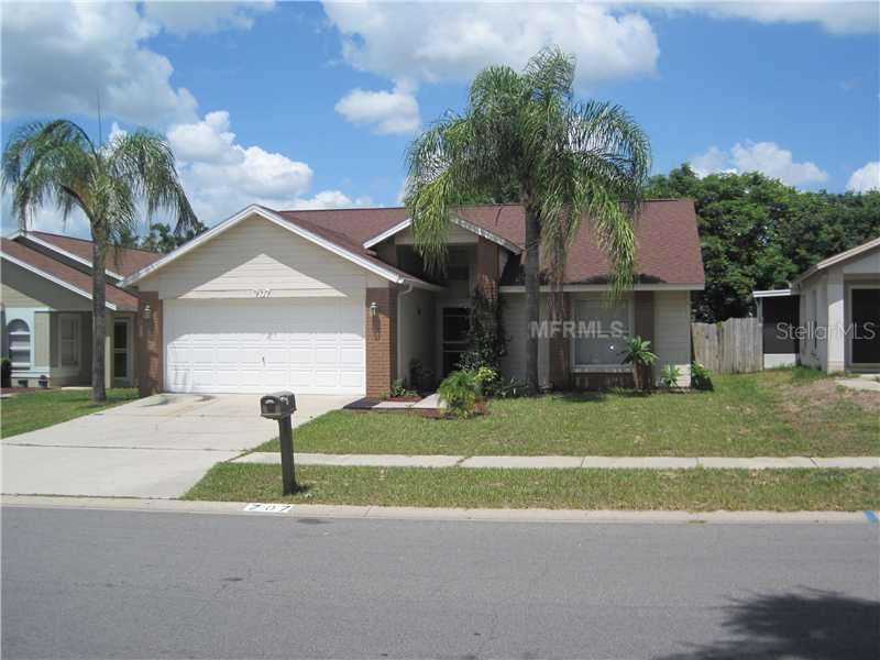 707 Sand Ridge Dr., Valrico, FL 33594