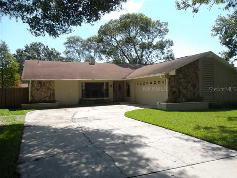 17607 Meadowbridge Dr., Lutz, FL 33549