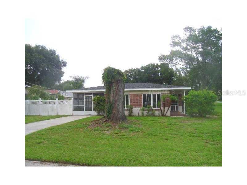 106 Emily Ln., Brandon, FL 33510