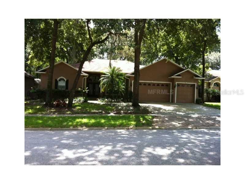 2203 Valrico Forest Dr., Valrico, FL 33594