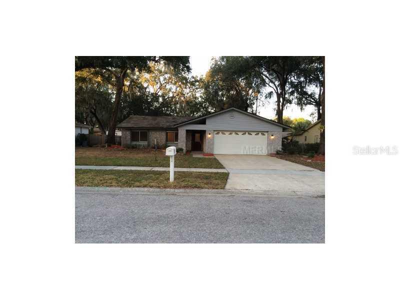 1108 Brandon Lakes Ave., Valrico, FL 33594