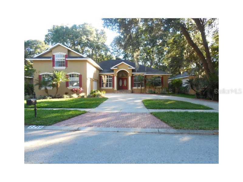 2218 Valrico Forest Dr., Valrico, FL 33594