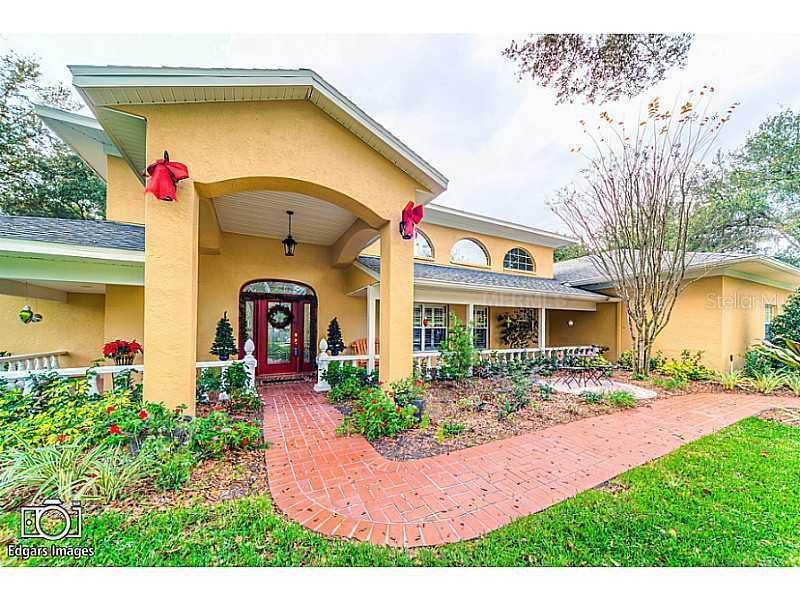 18904 Adams Country Way, Lutz, FL 33559