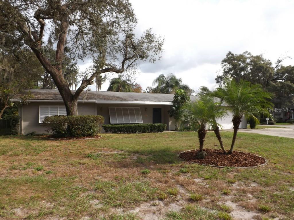 701 Grand Ct., Temple Terrace, FL 33617