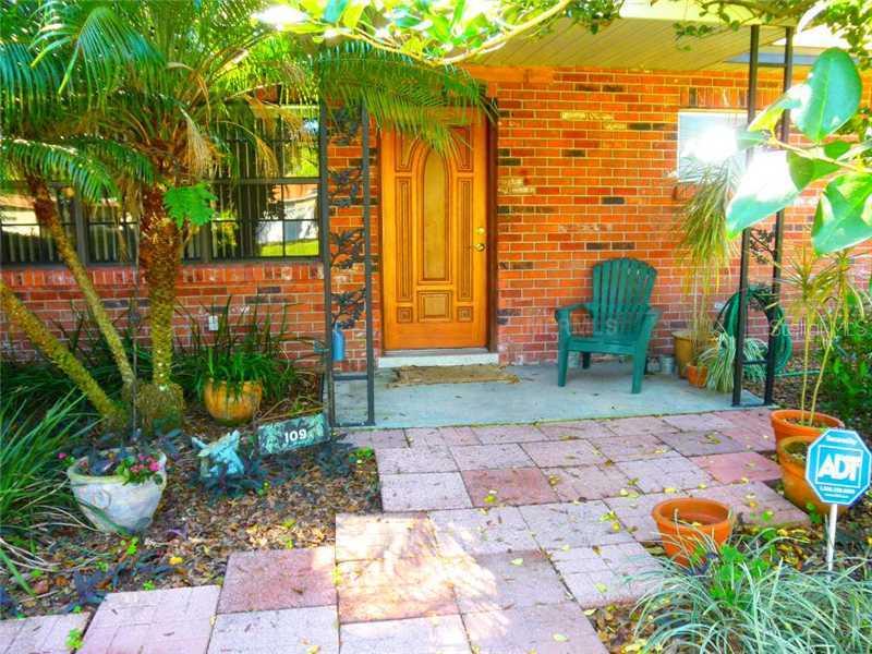 109 Emily Ln., Brandon, FL 33510