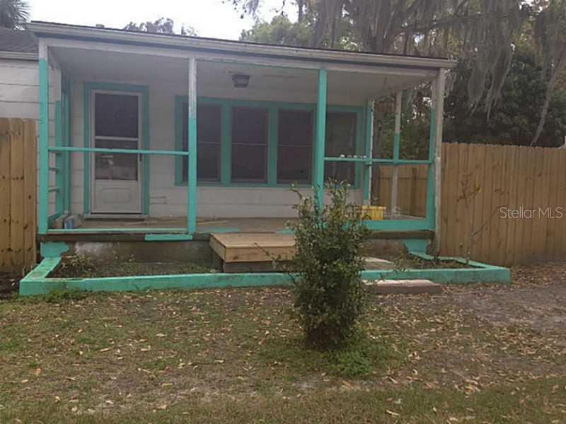 915 Nicholson St., Clearwater, FL 33755