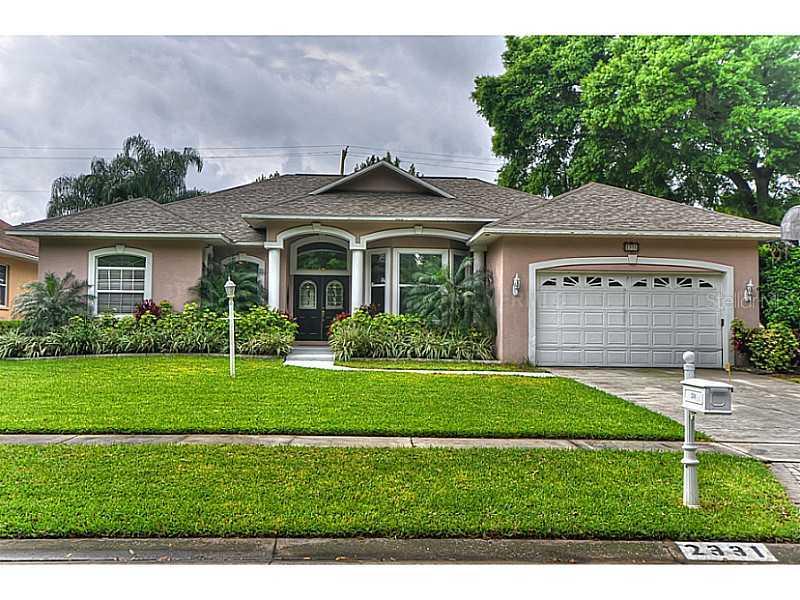 2331 Valrico Forest Dr., Valrico, FL 33594