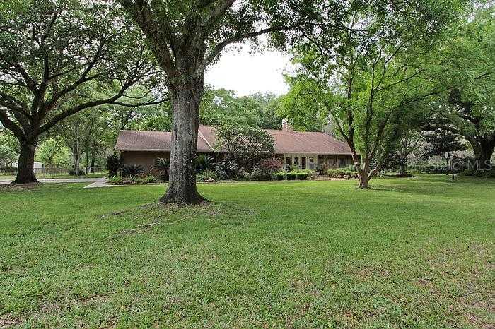 18110 30th St., Lutz, FL 33559