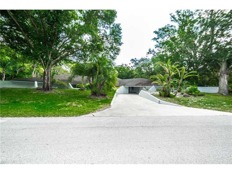 1906 Sunset Ln., Lutz, FL 33549