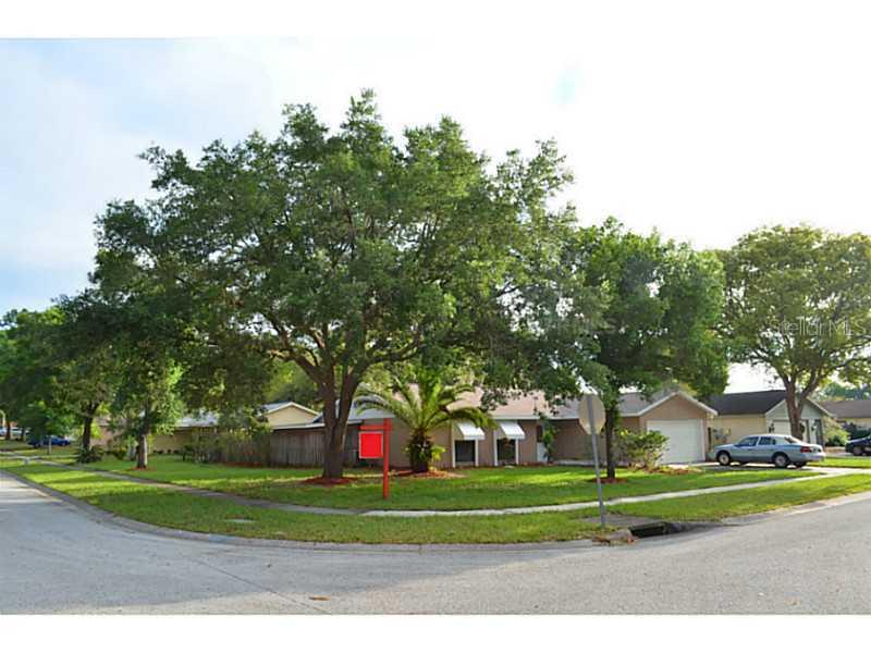 1302 Rustling Oaks Dr., Brandon, FL 33510