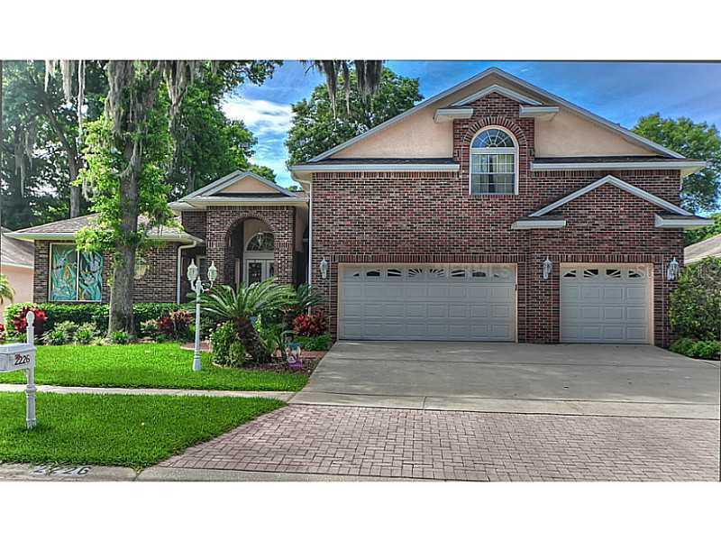 2226 Valrico Forest Dr., Valrico, FL 33594