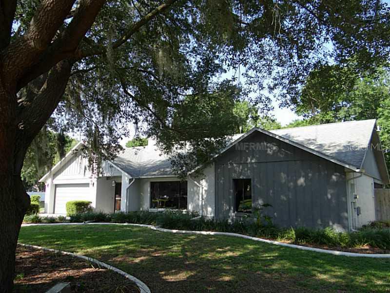 19107 Tracy Ct., Lutz, FL 33548