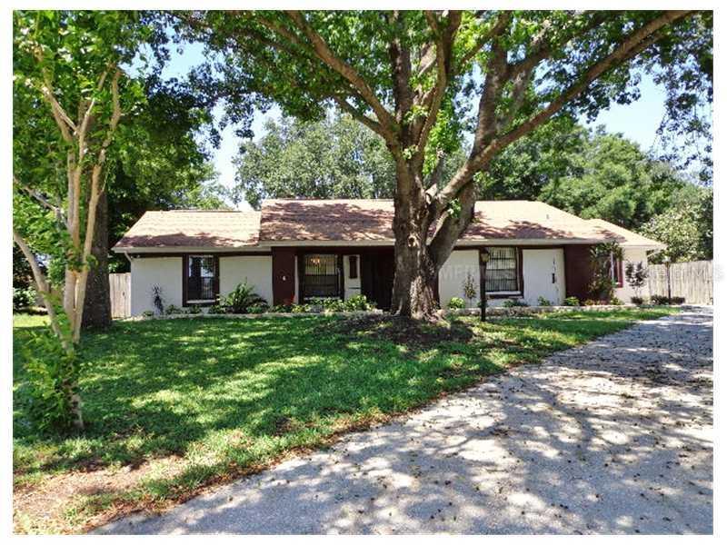809 Rollingwood Ln., Valrico, FL 33594
