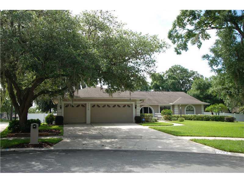 1119 Hunt Club Ln., Valrico, FL 33594