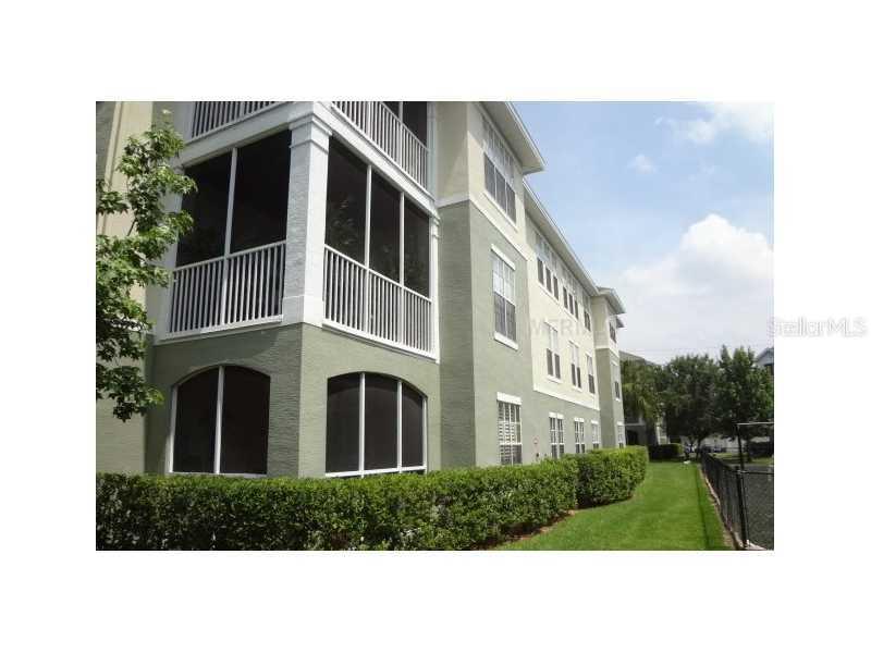 9320 Crescent Loop Cir. #303, Tampa, FL 33619